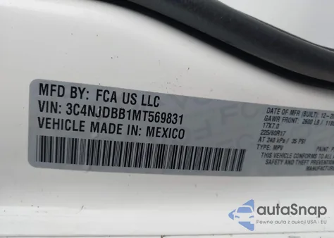 2021 Jeep Compass Latitude 4X4 z USA, uszkodzony, nr VIN 3C4NJDBB1MT569831